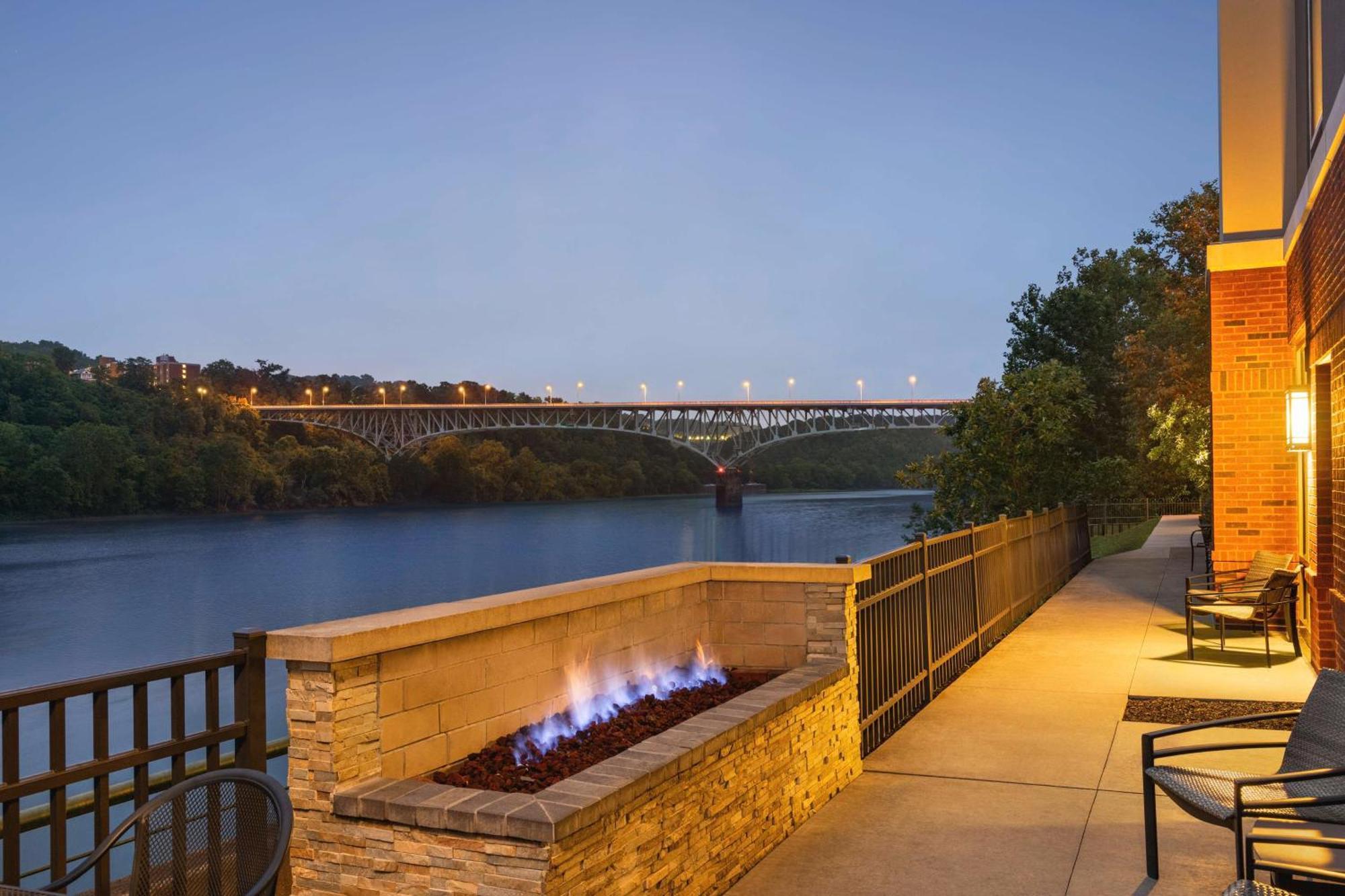 Hampton Inn & Suites Pittsburgh Waterfront West Homestead Exterior foto